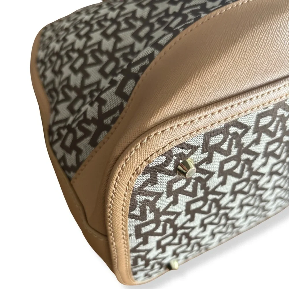 Dkny classic monogram